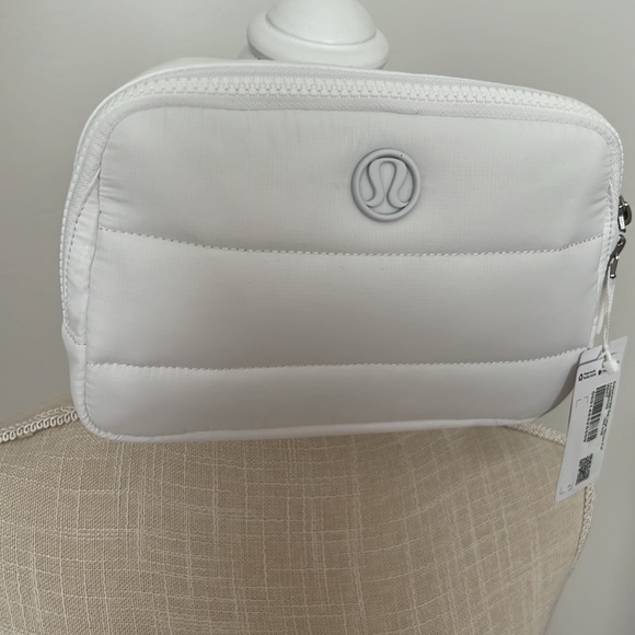 The Lululemon Everywhere Belt Bag Wunder Puff. - Picture 14 of 17